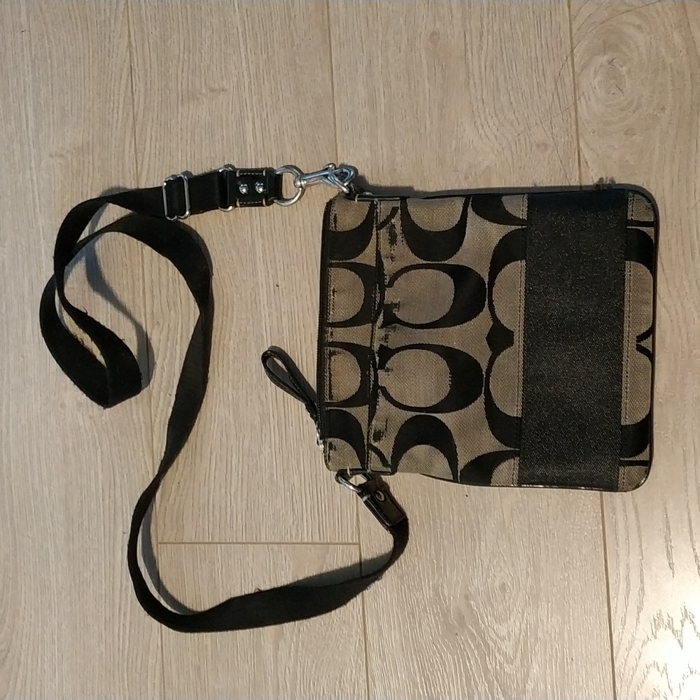 Small coach signature crossbody bag
